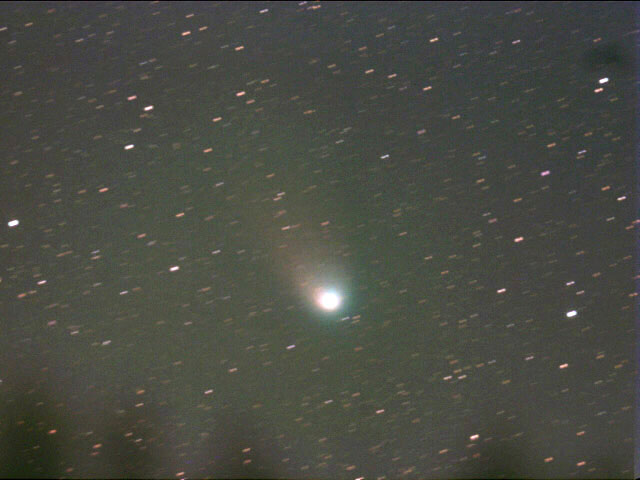 画像をクリックすると５／７ニート彗星の動画GIF(約900KB)表示します